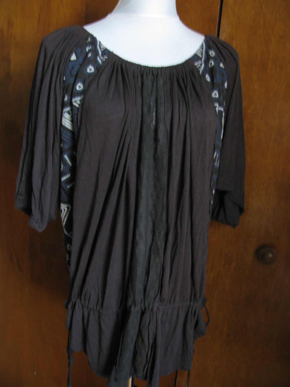 Free People women's dark gray embroidered top small fits medium 