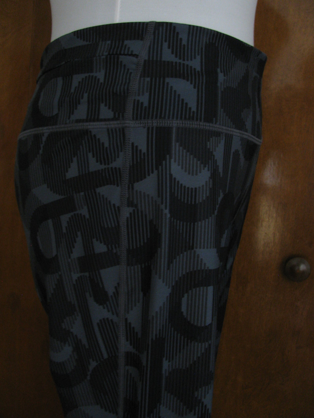 GapFit women's gray logo print regular rise leggings size Large