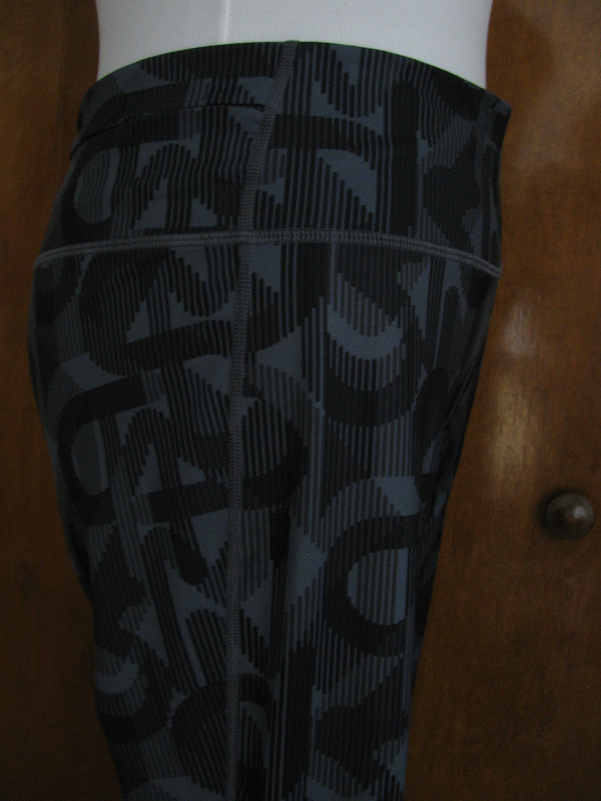 GapFit women's gray logo print regular rise leggings size Large