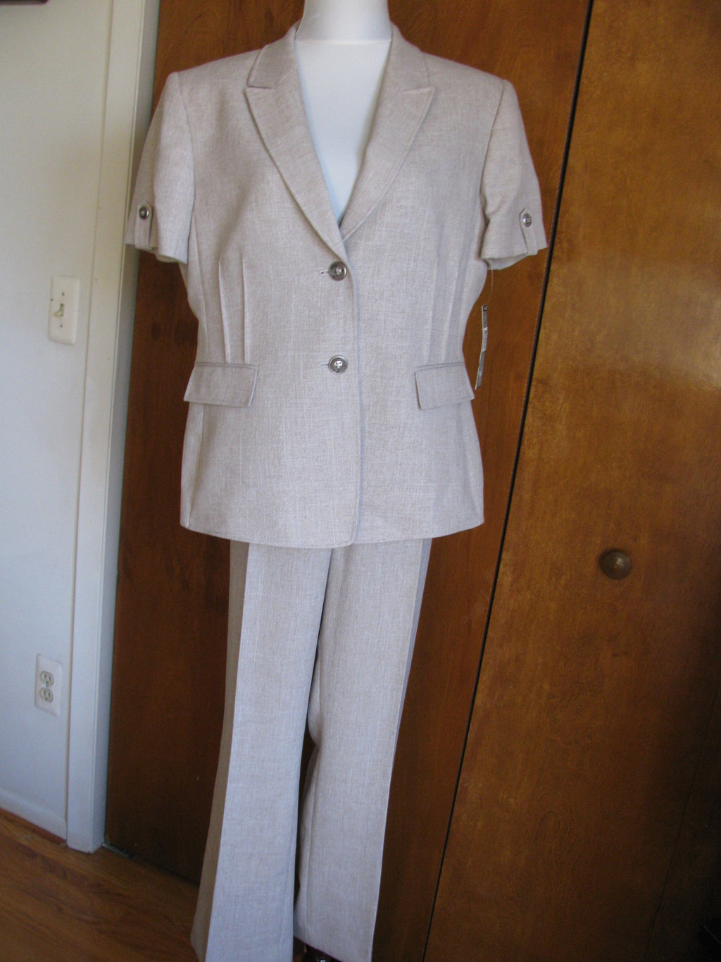 Tahari Asl Beige Women’s Beige Pant Suit Set Size 16P New