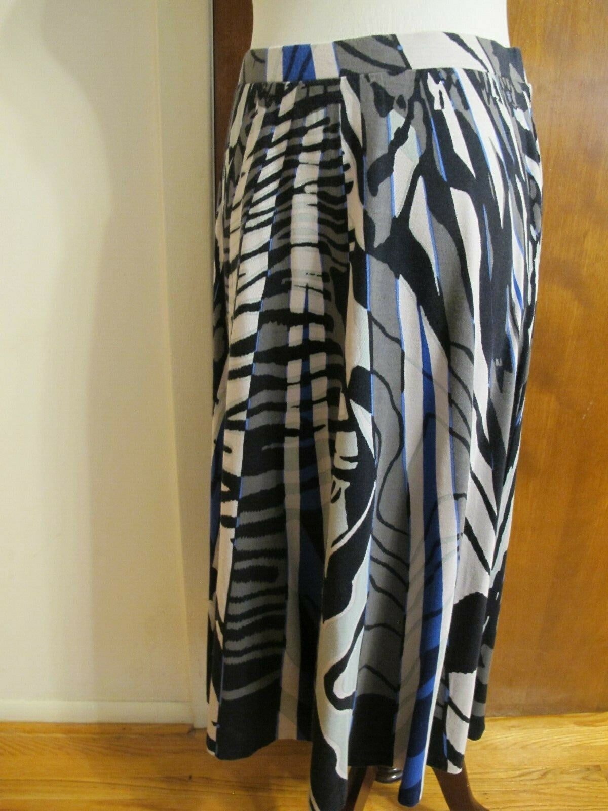 Jones New York Collection women's gray multi color rayon skirt PM