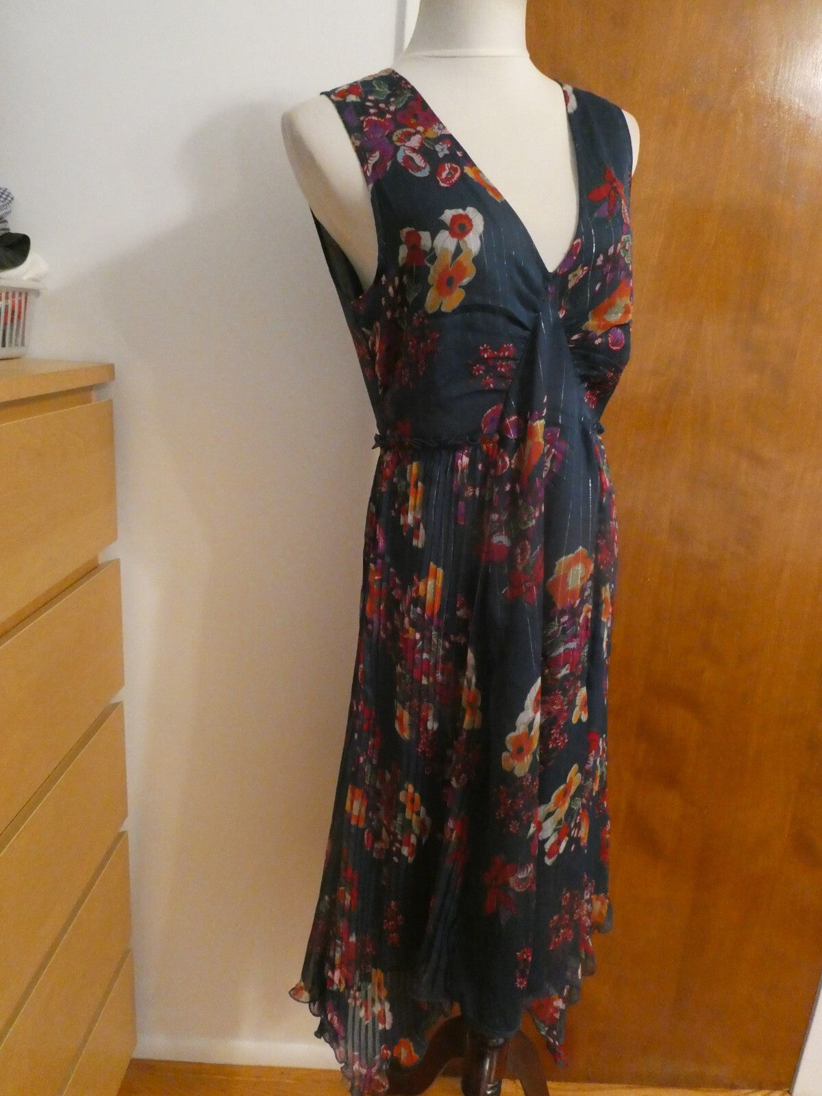 Walter Baker Teri women’s blue floral pleated lined evening dress size 10