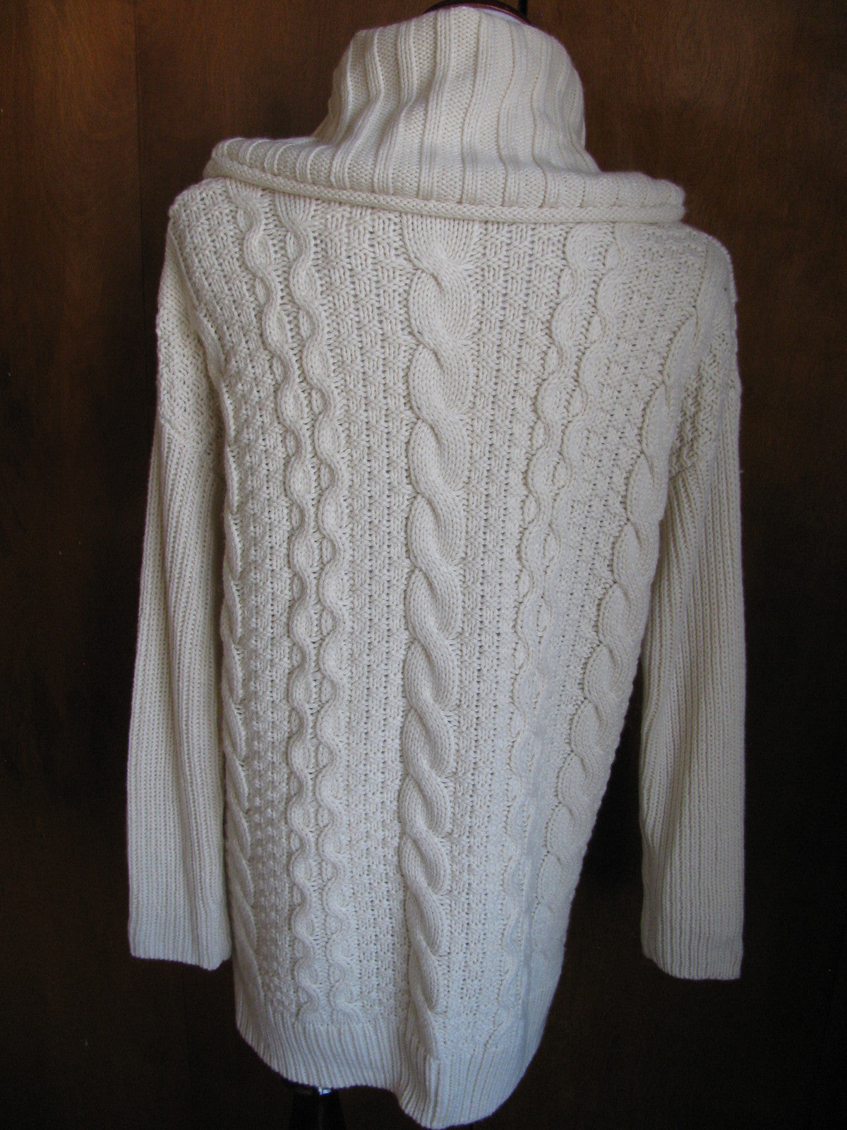 G H Bass & Co women’s ivory cowlneck cableknit gorgeous sweater Medium NWT 