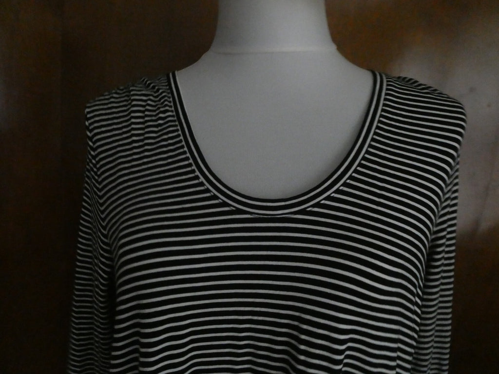 Gap Women's Black/White Stripped Rayon A-Line Long Sleeves Dress Large