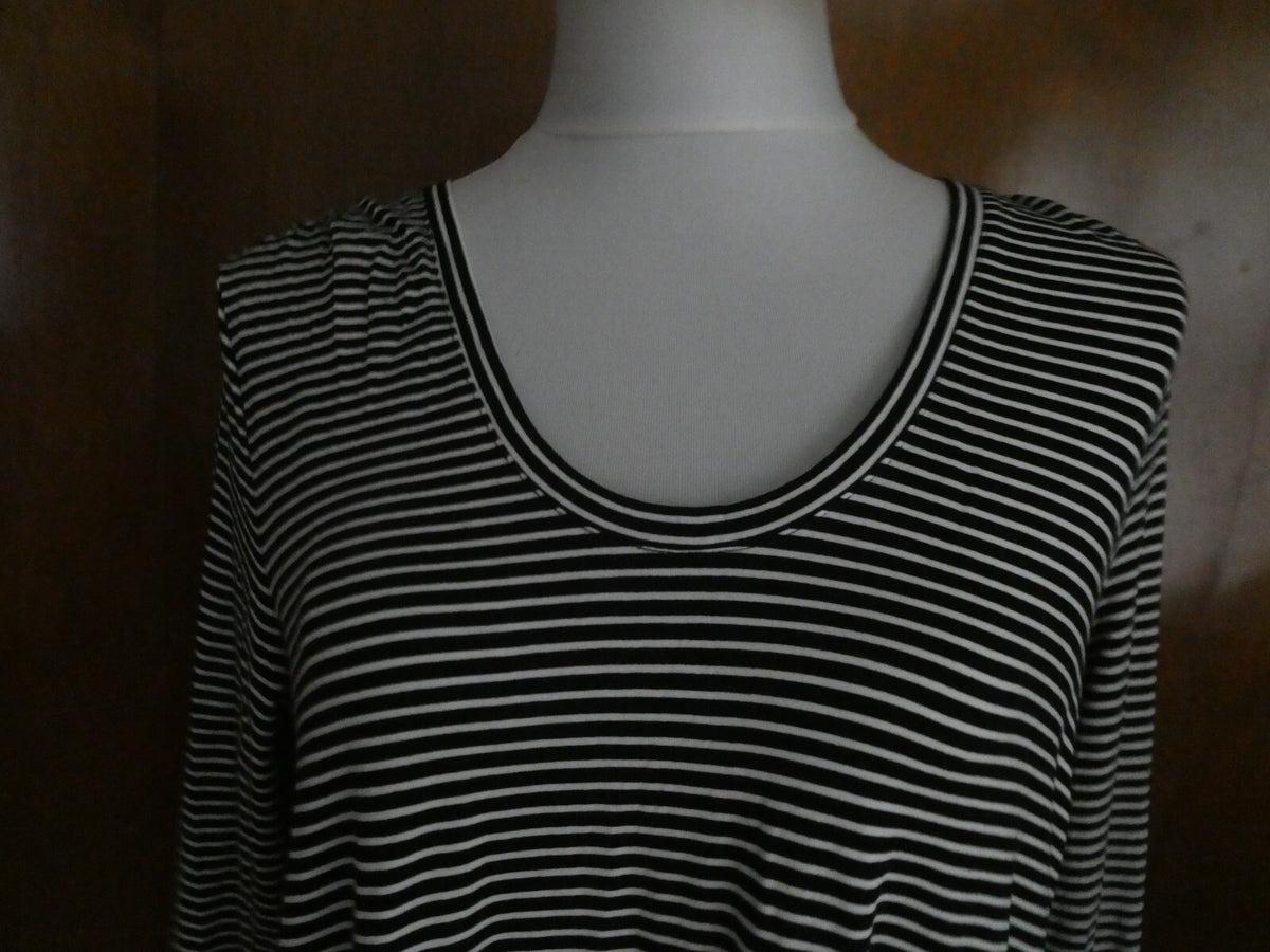 Gap Women's Black/White Stripped Rayon A-Line Long Sleeves Dress Large