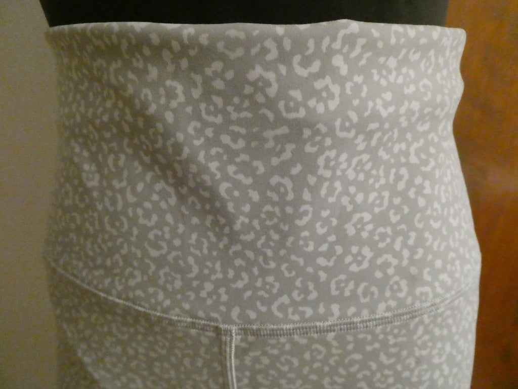 Lululemon Women Wunder Train High-Rise Crop 23" White/Gray Sz 14
