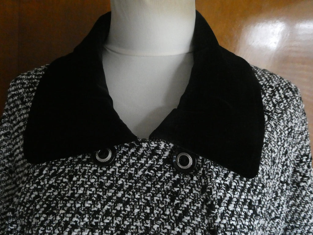 Tahari Arthur S. Levine Women Black/White Gorgeous Blazer Velour Collar Size 10