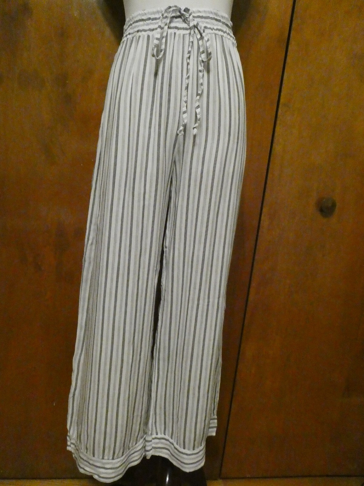 Collection Women White/Gray Viscos lightweight Summer Capris Pants Medium Italy