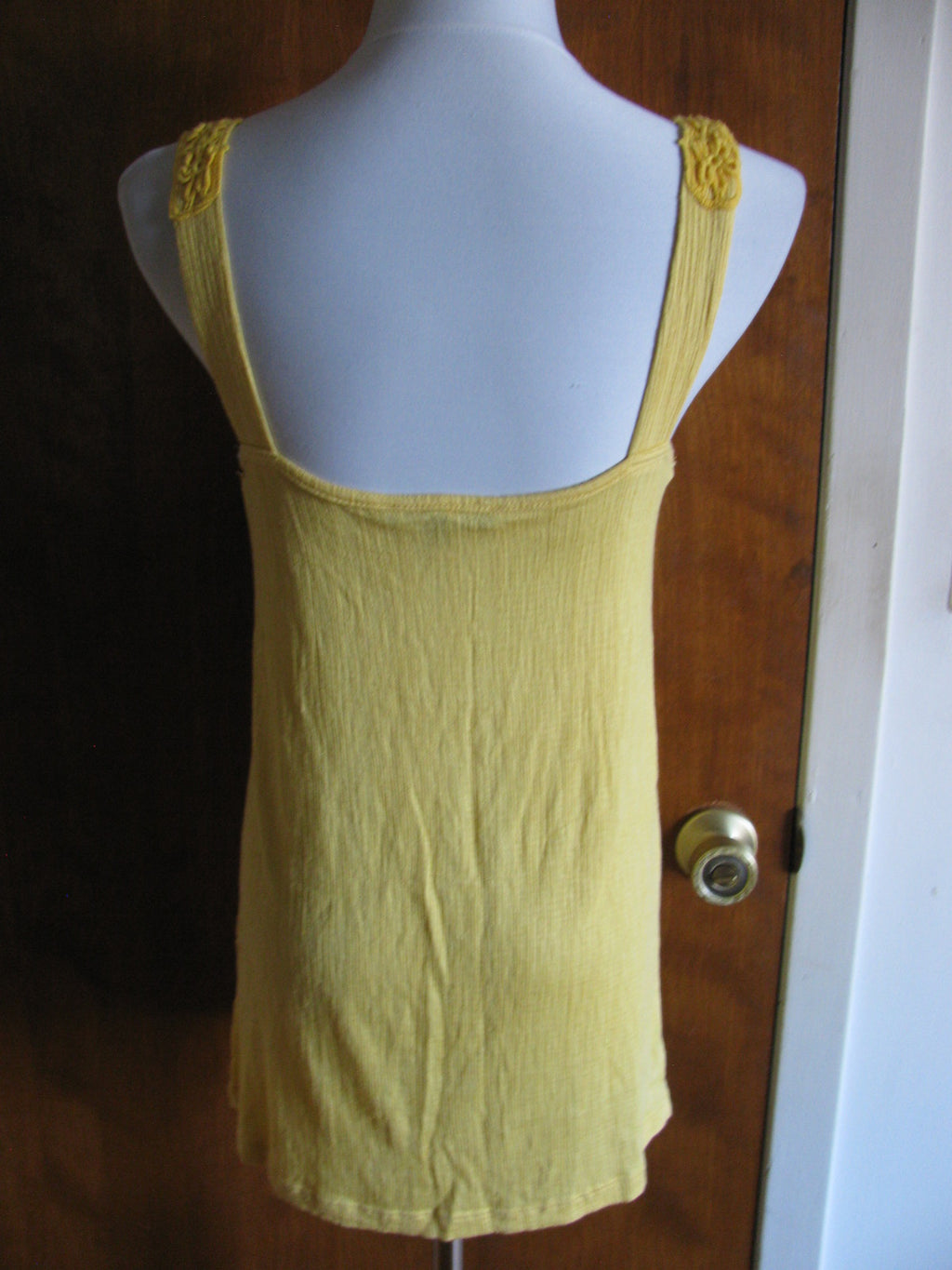 Moa Moa women’s yellow rayon top size Large NWT