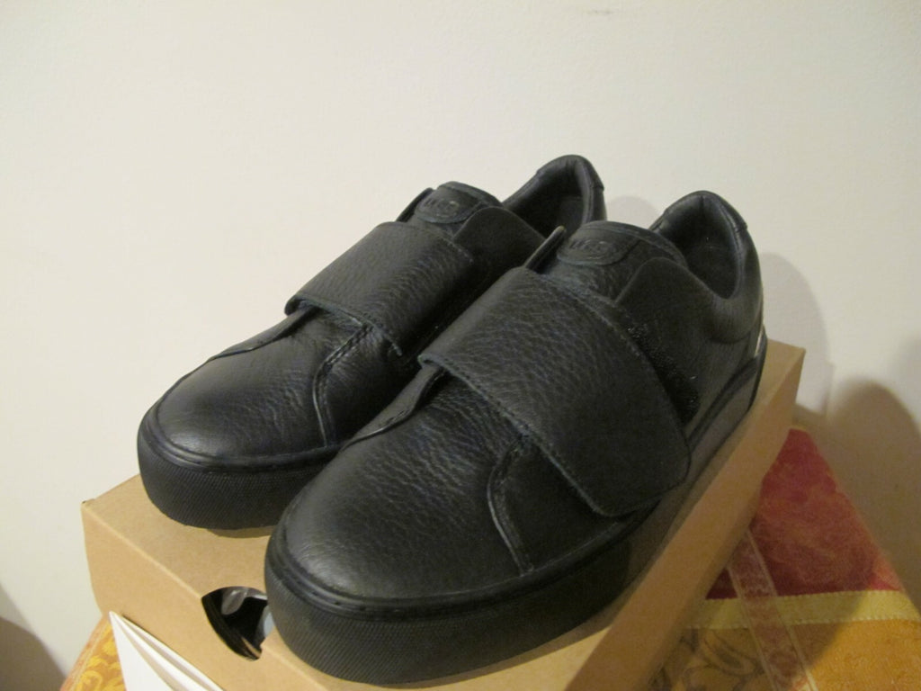 UGG Australia Neri Women's Black Leather Fashion Sneaker Size 7.5