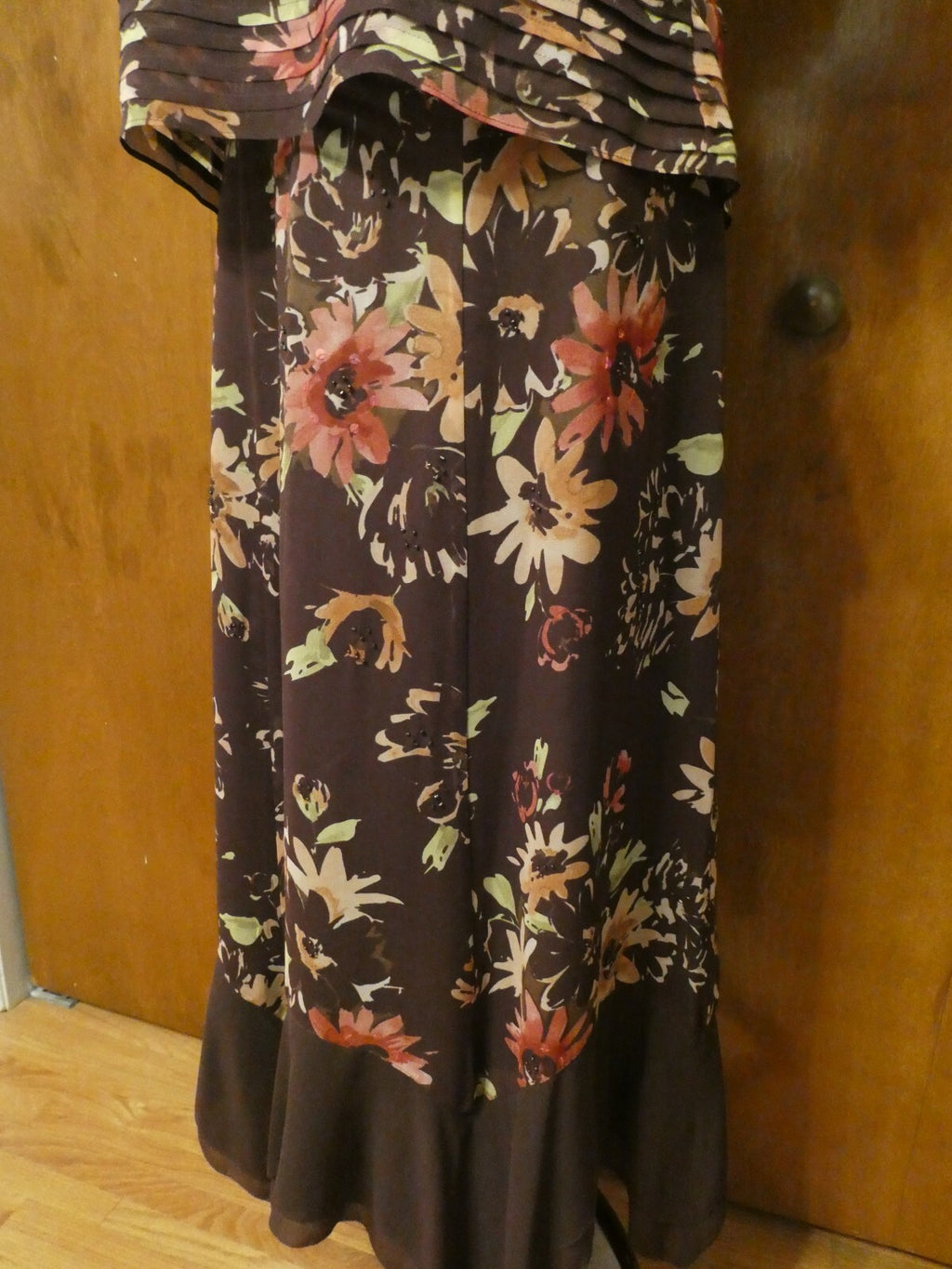 Adrianna Papelle 100% silk sequined with flattering sleeves size 12 evening suit