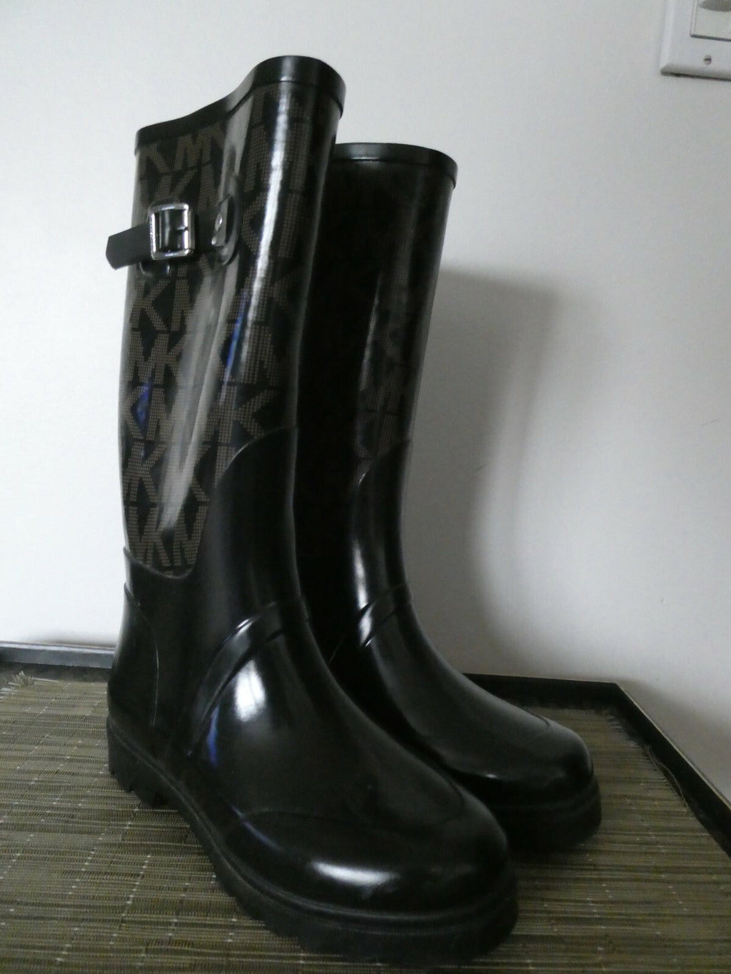 Michael Kors women's black/ brown round toe rain boots size 6M