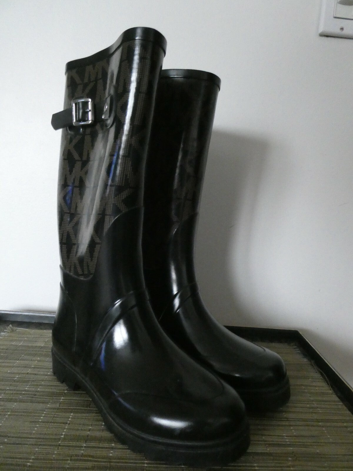 Michael Kors women's black/ brown round toe rain boots size 6M