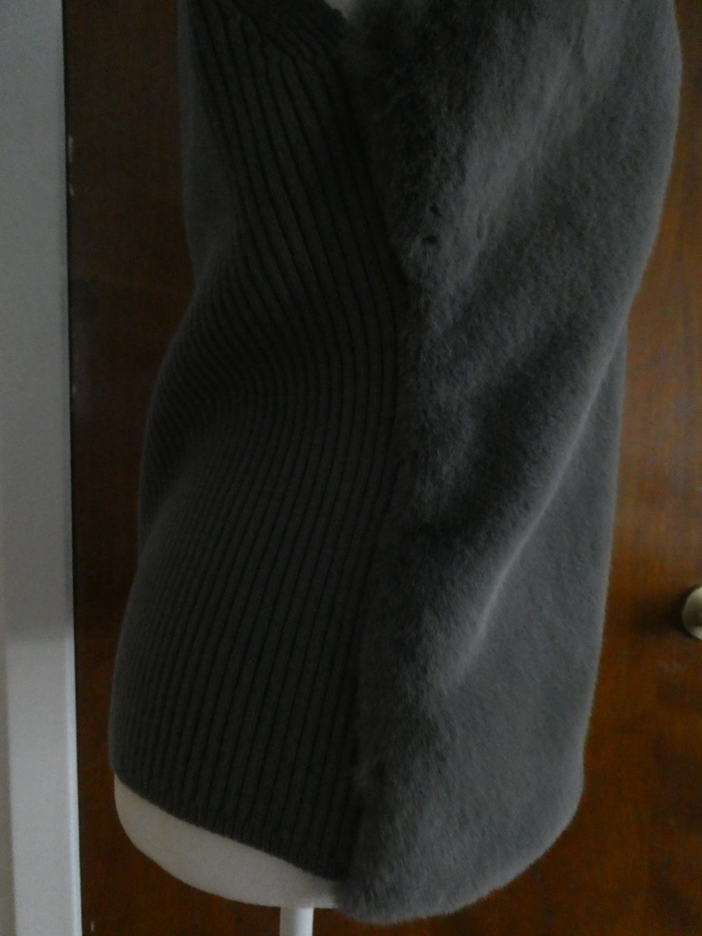 White House Black Market Women's Gray Faux Fur Sweater Vest Zip Front Size Large