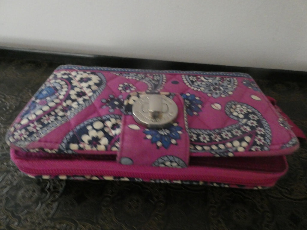 Vera Bradley Women’s Turncock Pink Floral Pattern Wallet Size Large