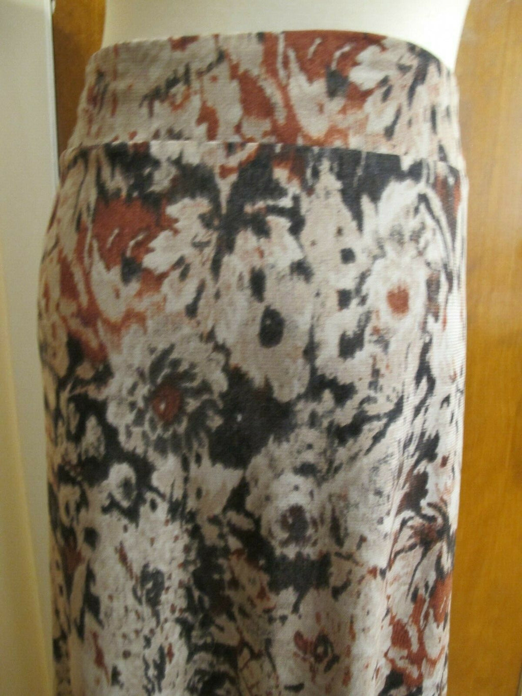 Jones New York Collection women's gray multi color lightweight skirt Medium