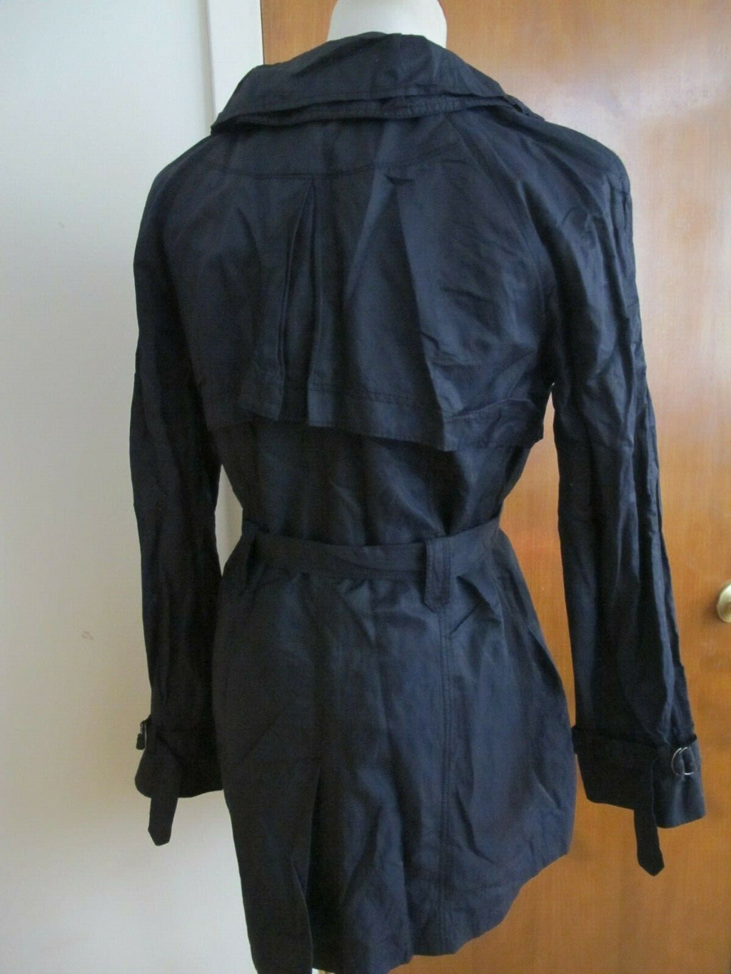 Tahari women's navy stylish coat size Medium