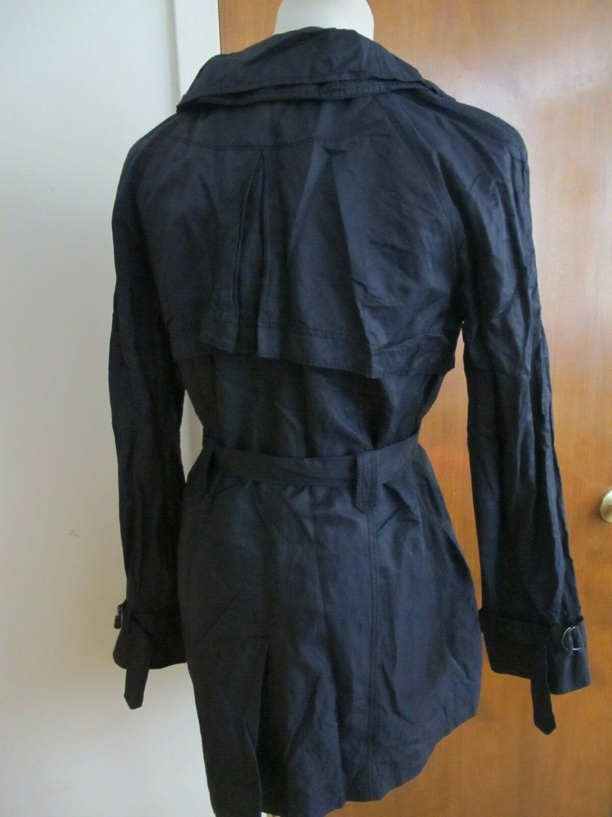 Tahari women's navy stylish coat size Medium
