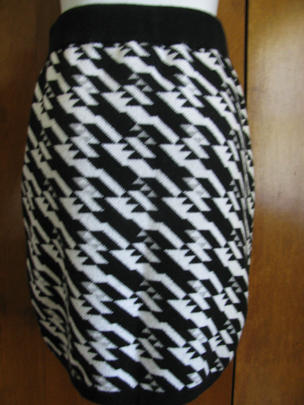 Bloomingdale Aqua Women’s Black White Cashmere Mini Skirt Medium New