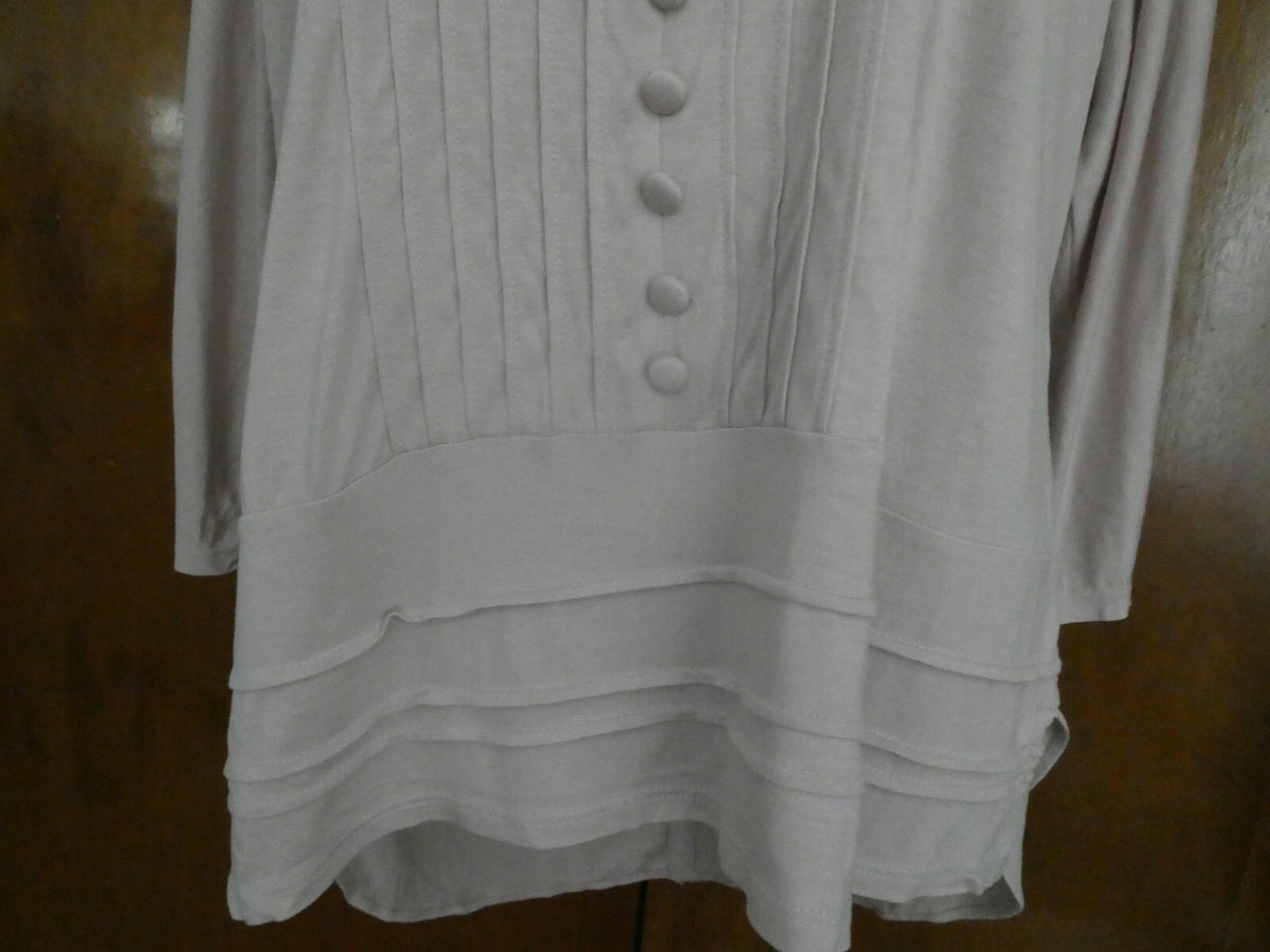 Gap women's light pink 100% rayon detailed top size Large 