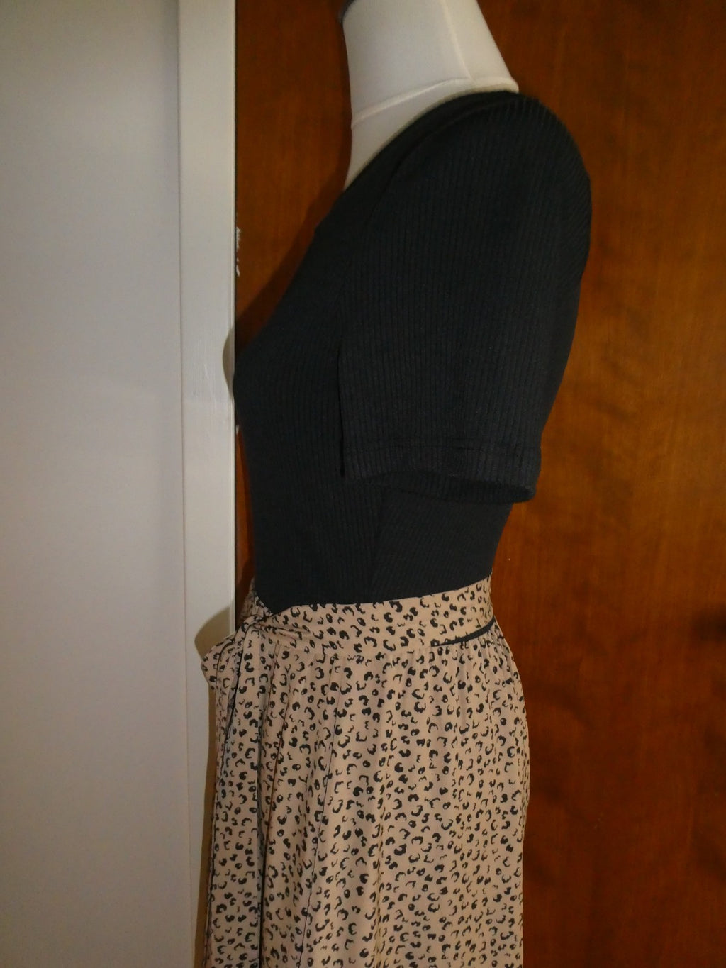 Zattcas Women's Small Black Rib Knit Animal Print Midi Dress Tie Waist NWT