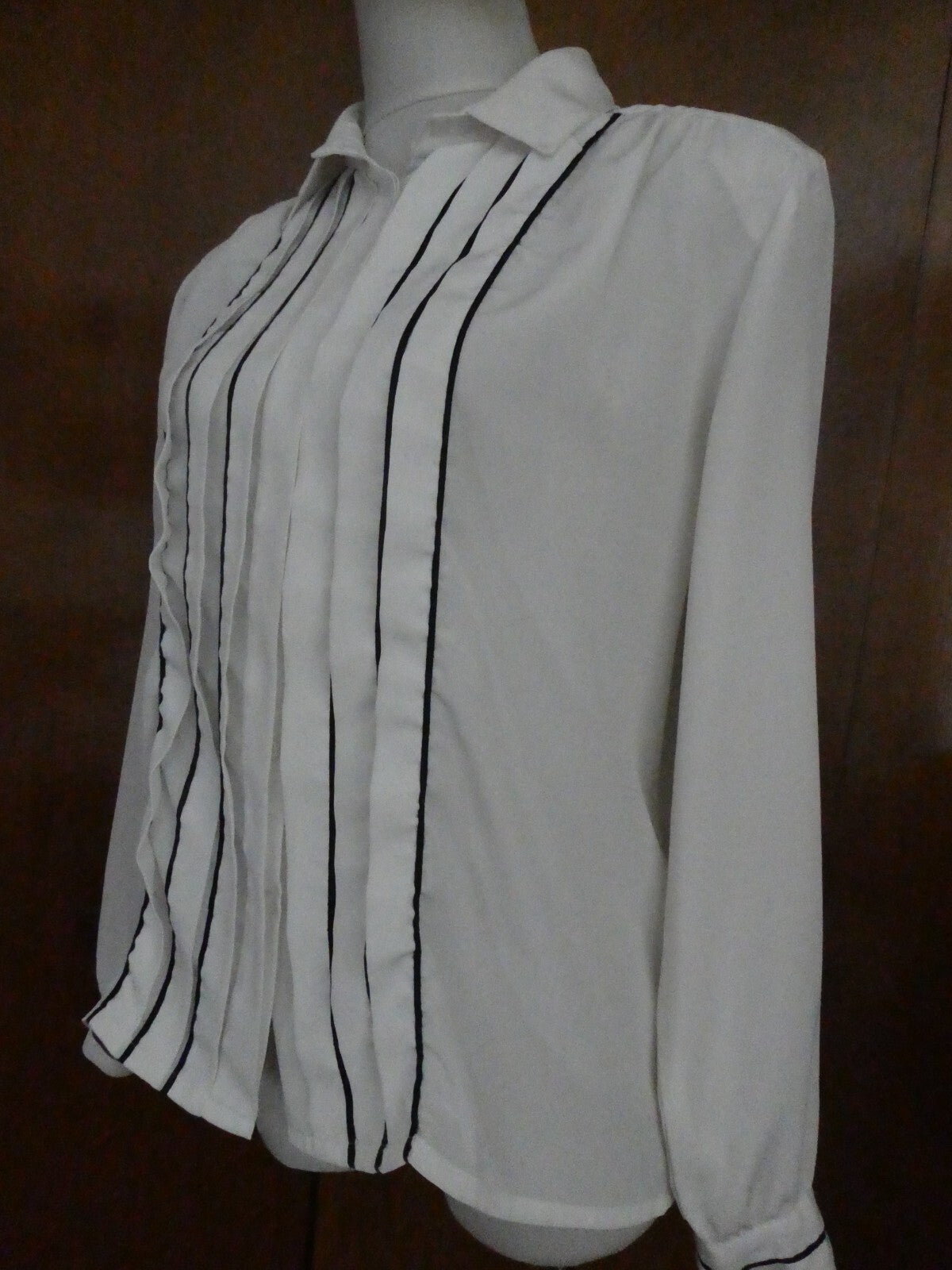 Nicola women's Ivory long sleeveless detailed top size 10