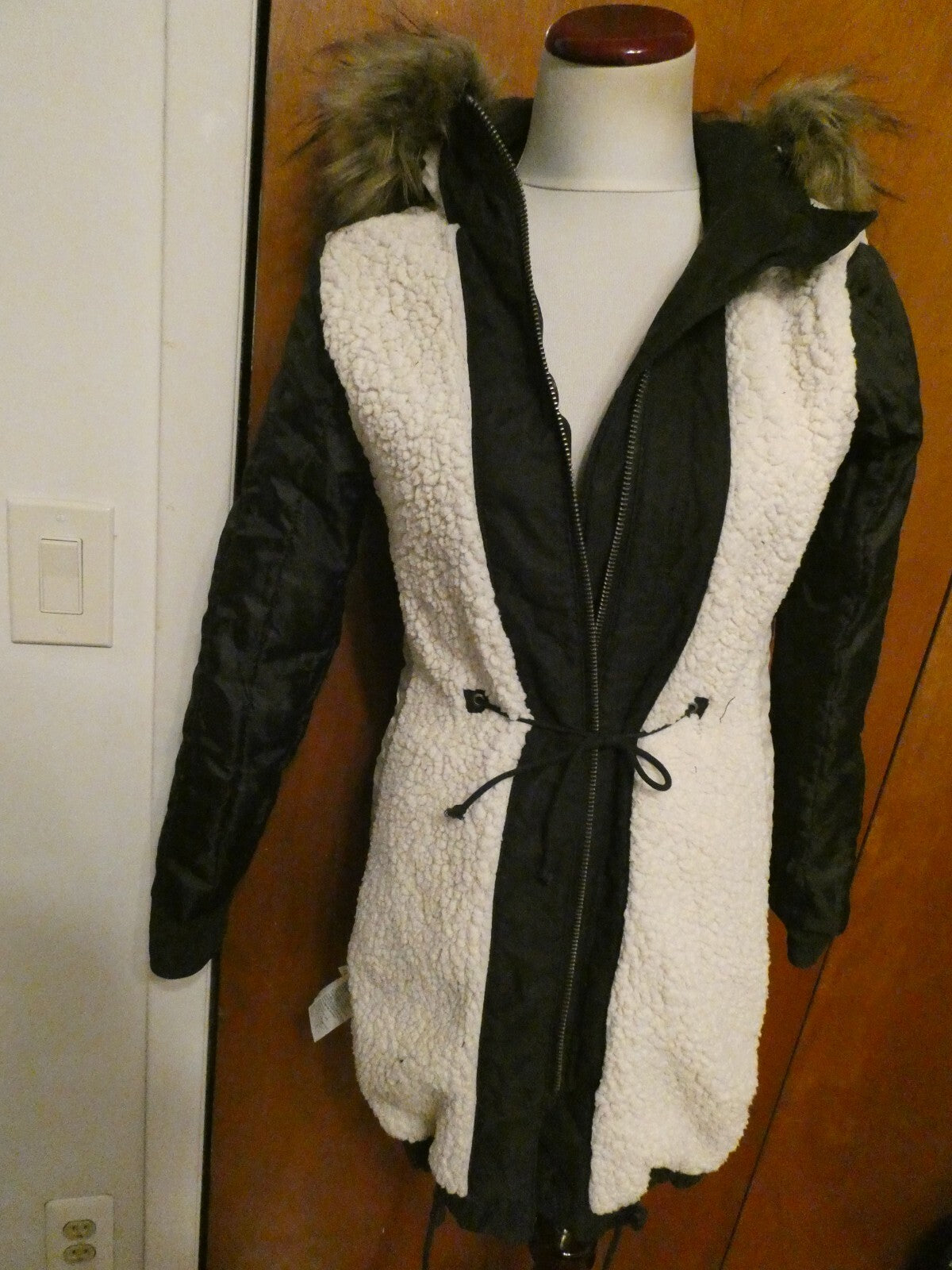 Abercrombie & Fitch Women's Long Faux Fur Winter Hooded Coat Jacket XSmall