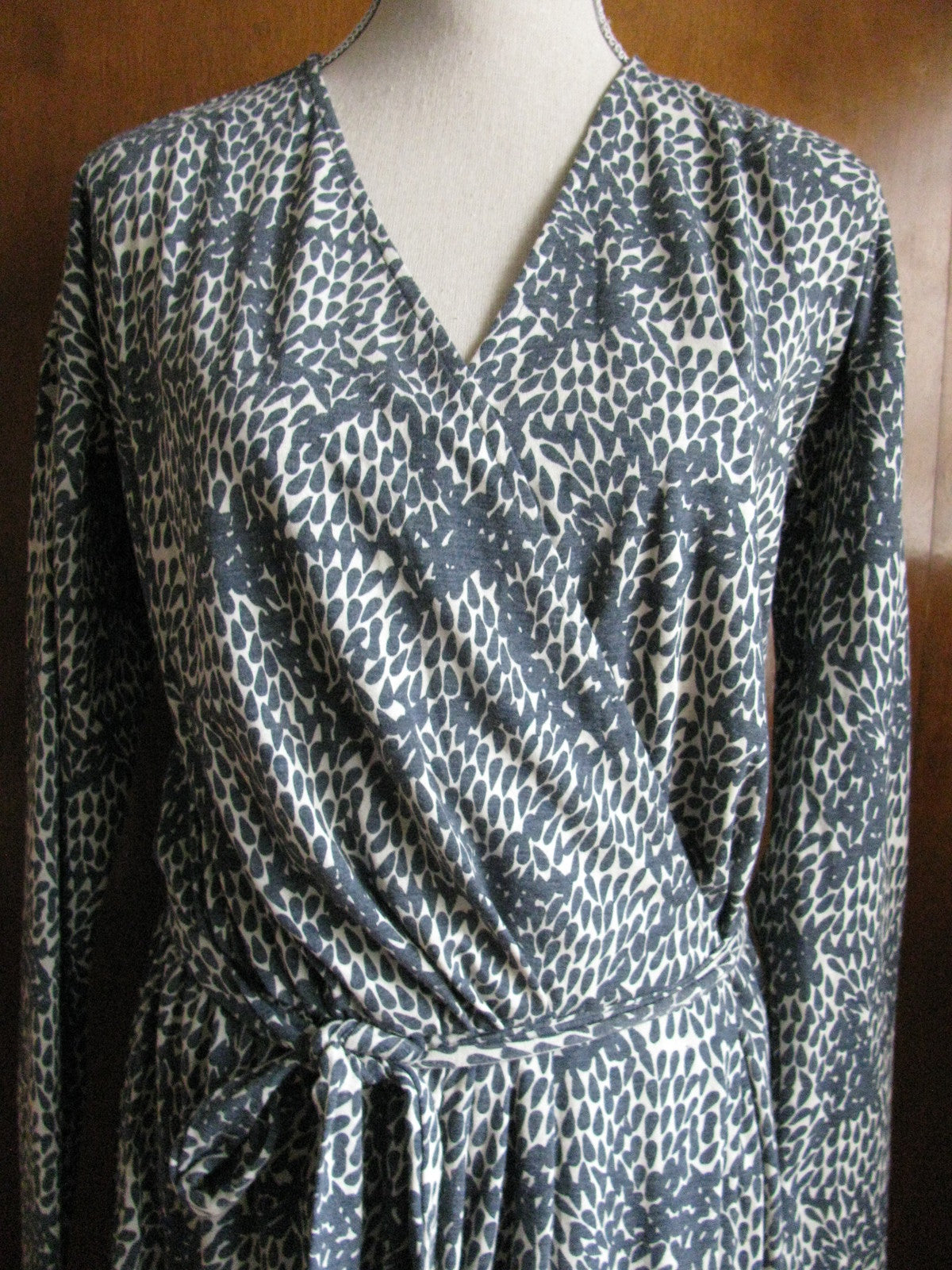 Gap women's gray white printed  long sleeves belted dress size medium tall NWT