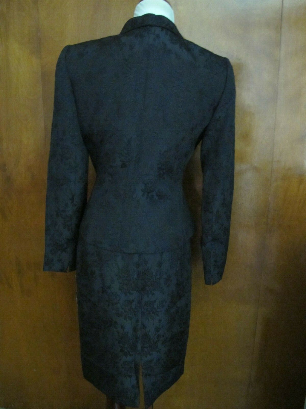 Tahari  Artur S. Levin LUXE Women’s Black Skirt Suit Size 4