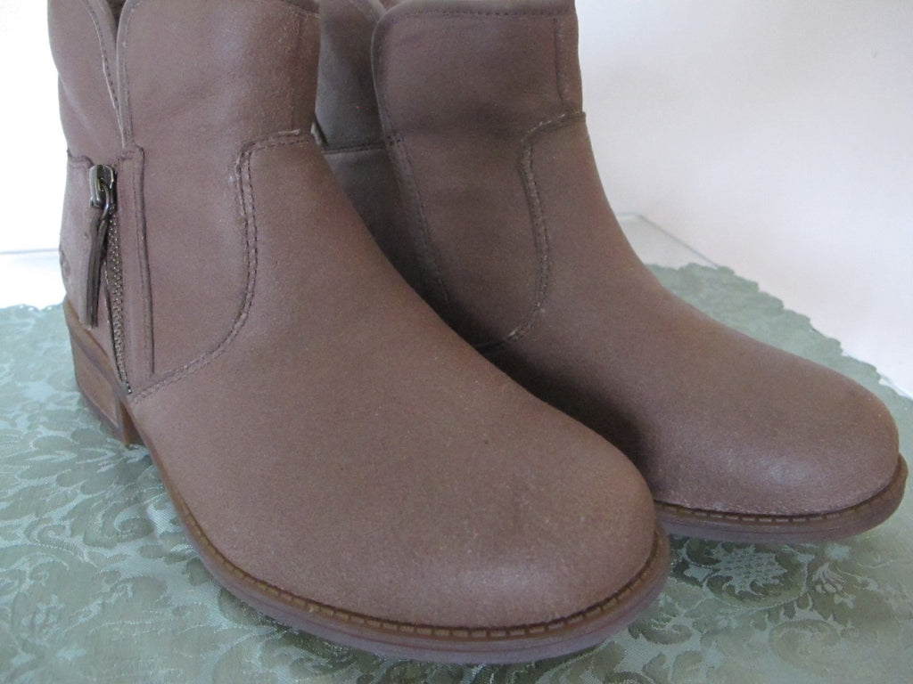 Ugg Australia women’s brown water resistant leather ankle New boots 7