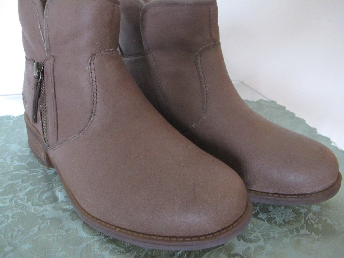Ugg Australia women’s brown water resistant leather ankle New boots 7