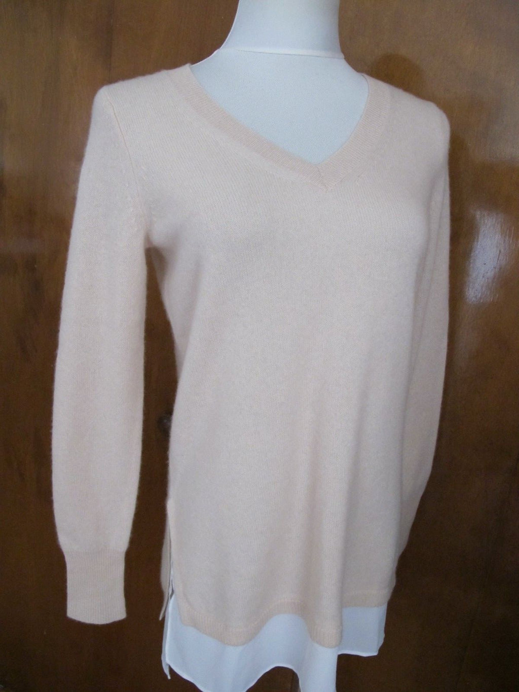 Bloomingdale’s women’s beige nude cashmere sweater Size XS, XL