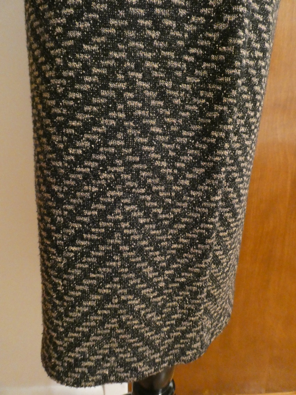 New York & Company woven pattern pencil classic and polished skirt Medium
