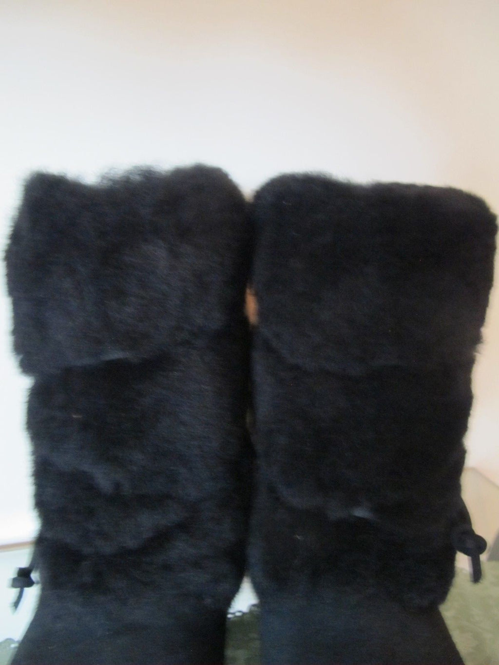 Ugg Australia women’s black suede and sheepskin New boots 