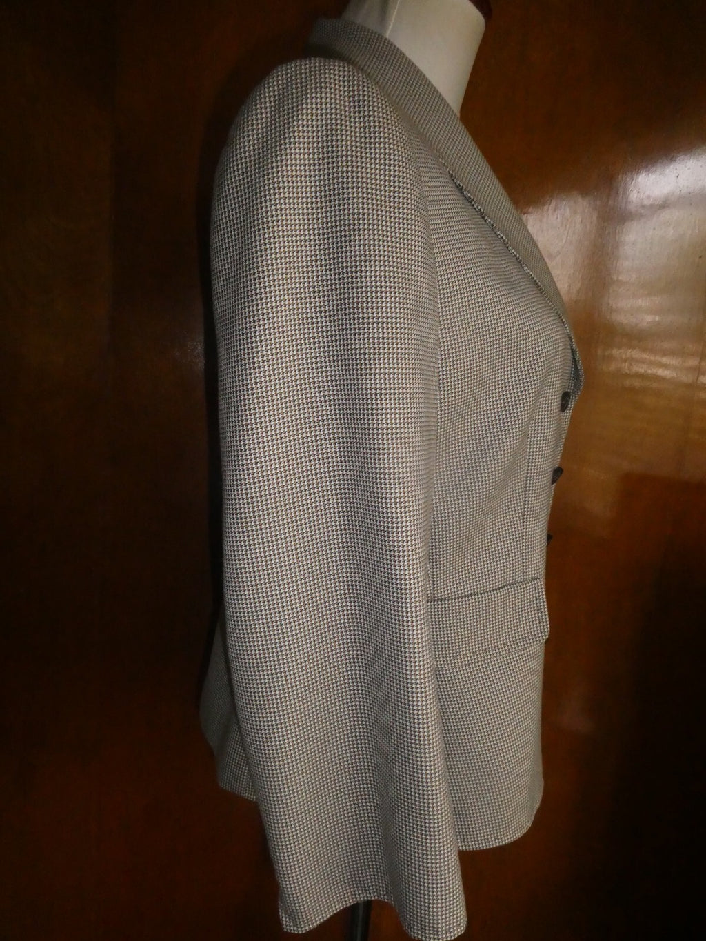 Tahari Asl Women Beige Gorgeous Blazer size 12 (can fit size 10)