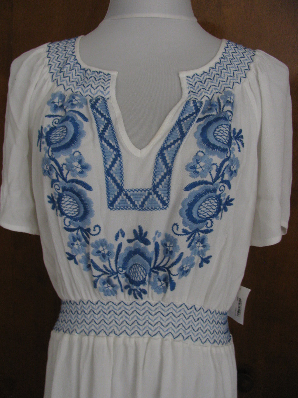 Impulse women's white embroidered dress size XLarge NWT 