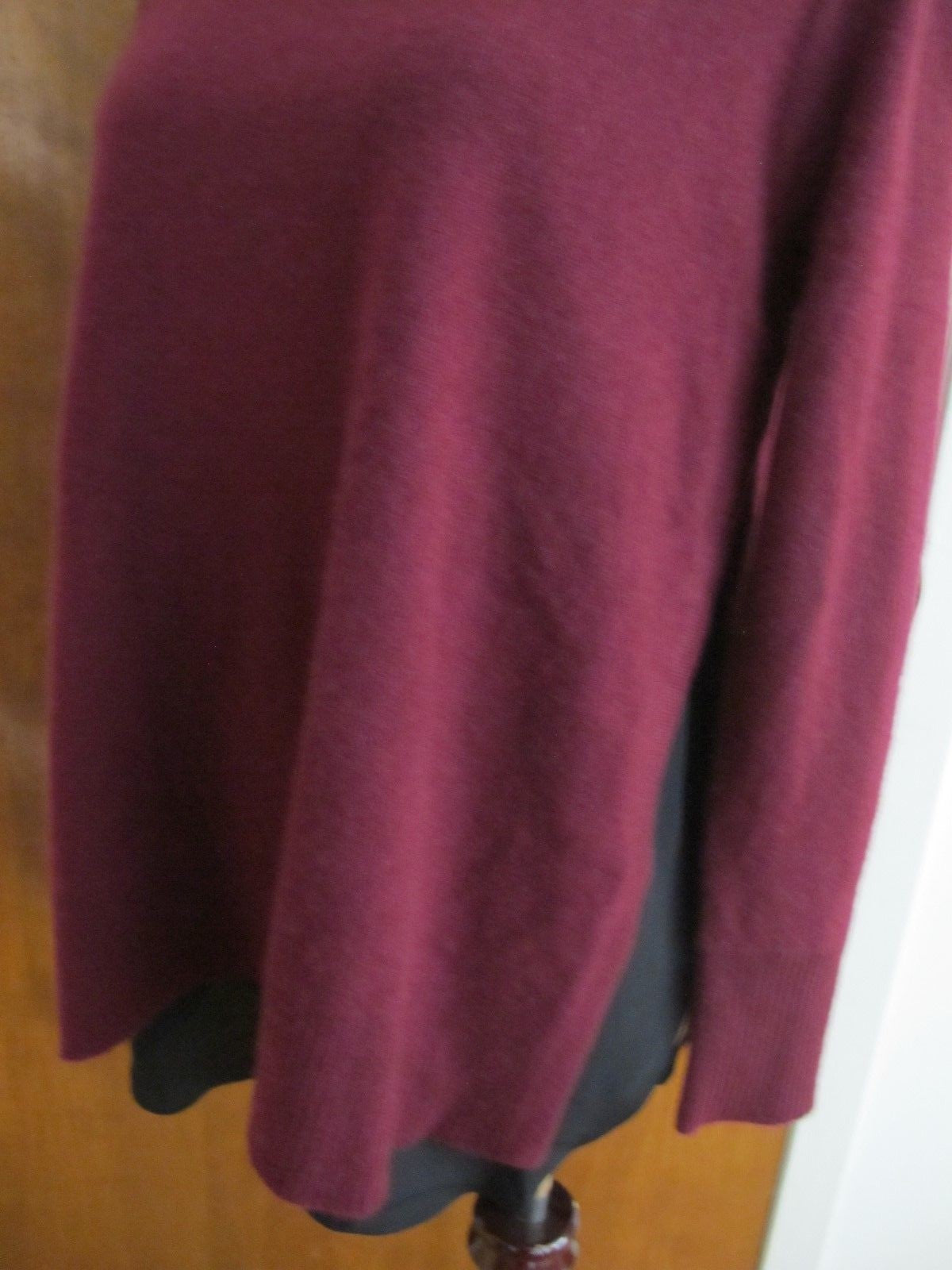 Bloomingdale’s women burgundy detailed cashmere sweater New Sz. XS,S,XL bit big
