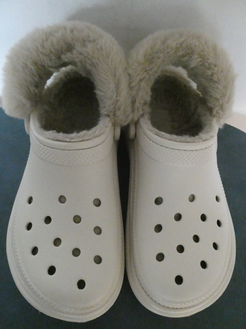 Crocs Lined Clogs – Faux Fur Lined – Cream / Off-White – Unisex Men 8, Women 10