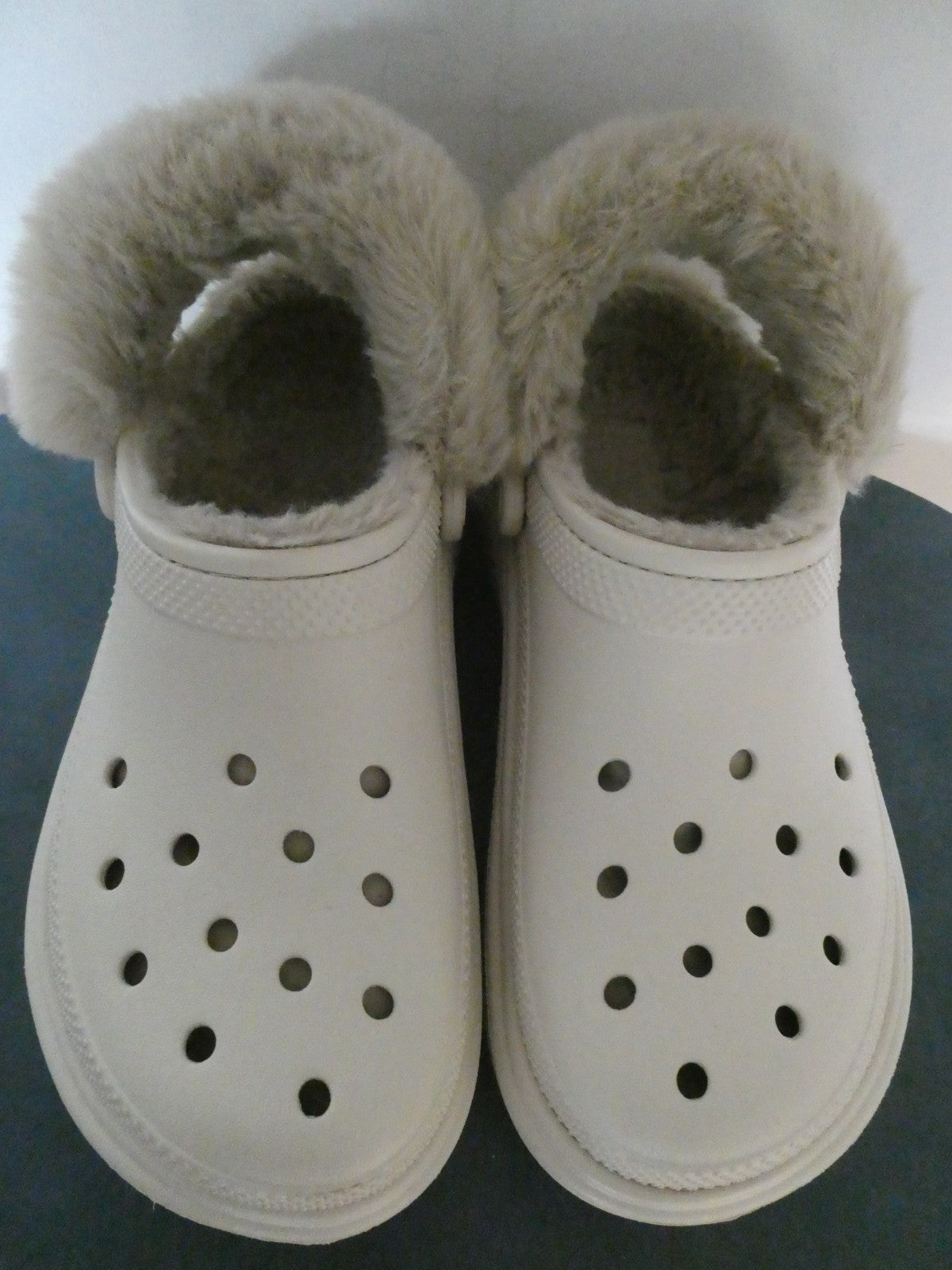 Crocs Lined Clogs – Faux Fur Lined – Cream / Off-White – Unisex Men 8, Women 10