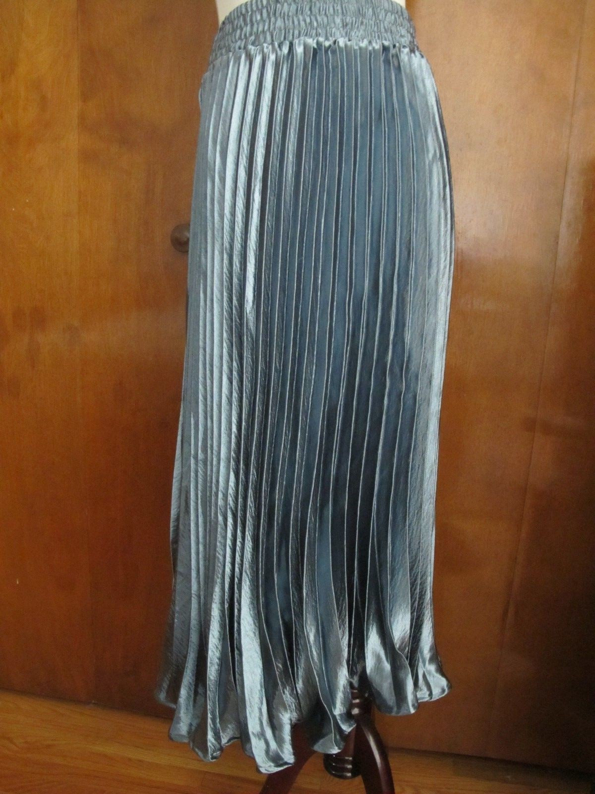 Anthropologie  HD In Paris Women's Gray Carbon Pleated Skirt Large 