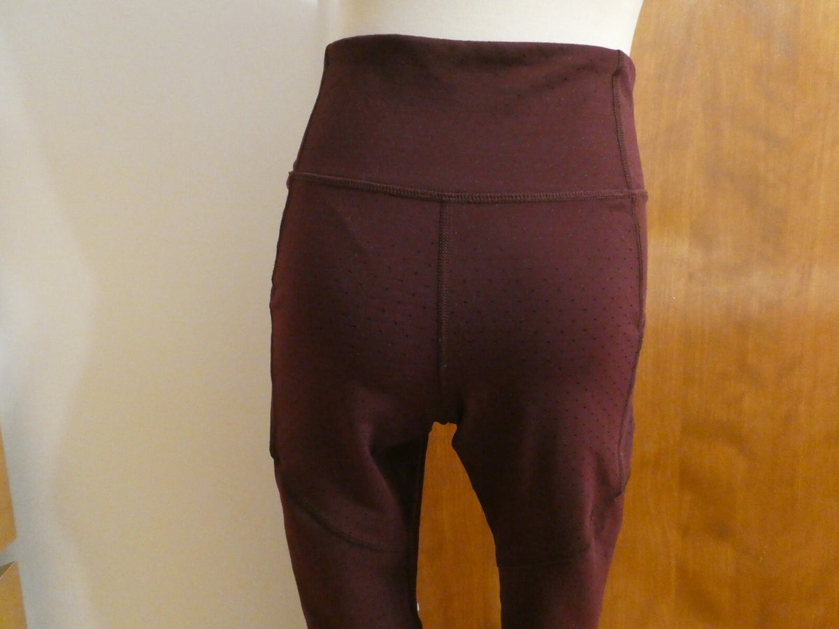 Lululemon Burgundy Yoga Legging with Side Pockets Size 4 (can fit size 2)