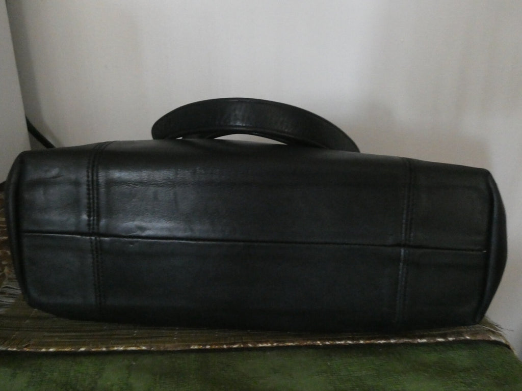 Coach women's black vintage large zip shoulder bag #0779-927