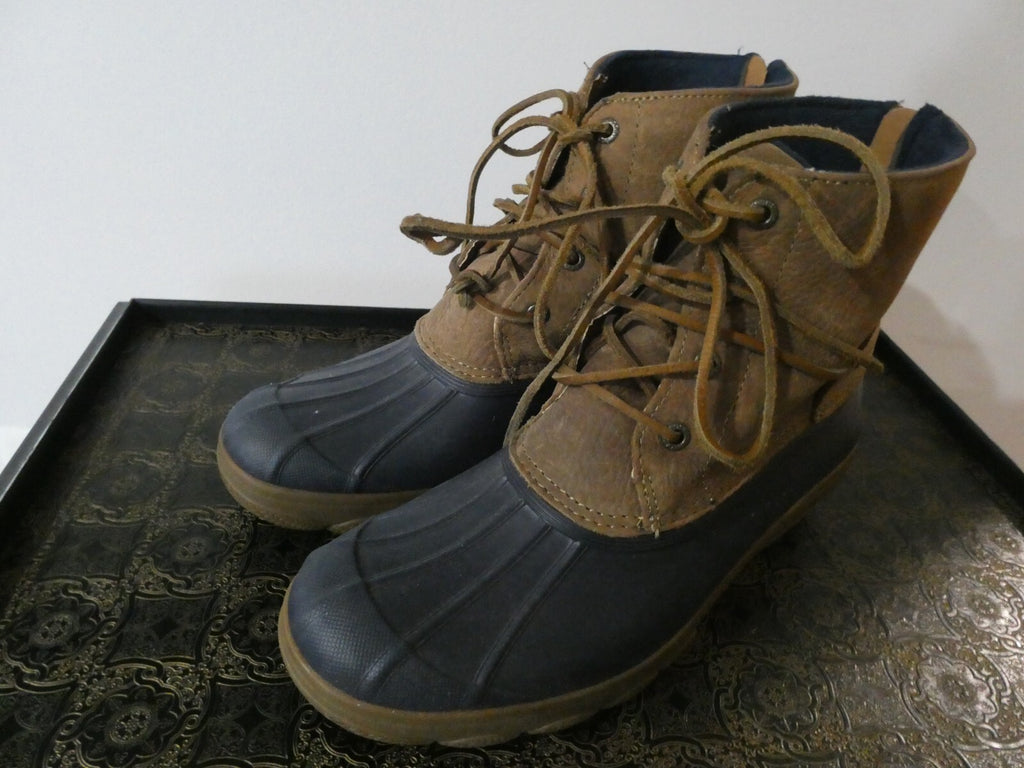 Sperry Women Saltwater Quilted Waterproof Boots Brown/ Black Fits 9M (fits 8.5M)