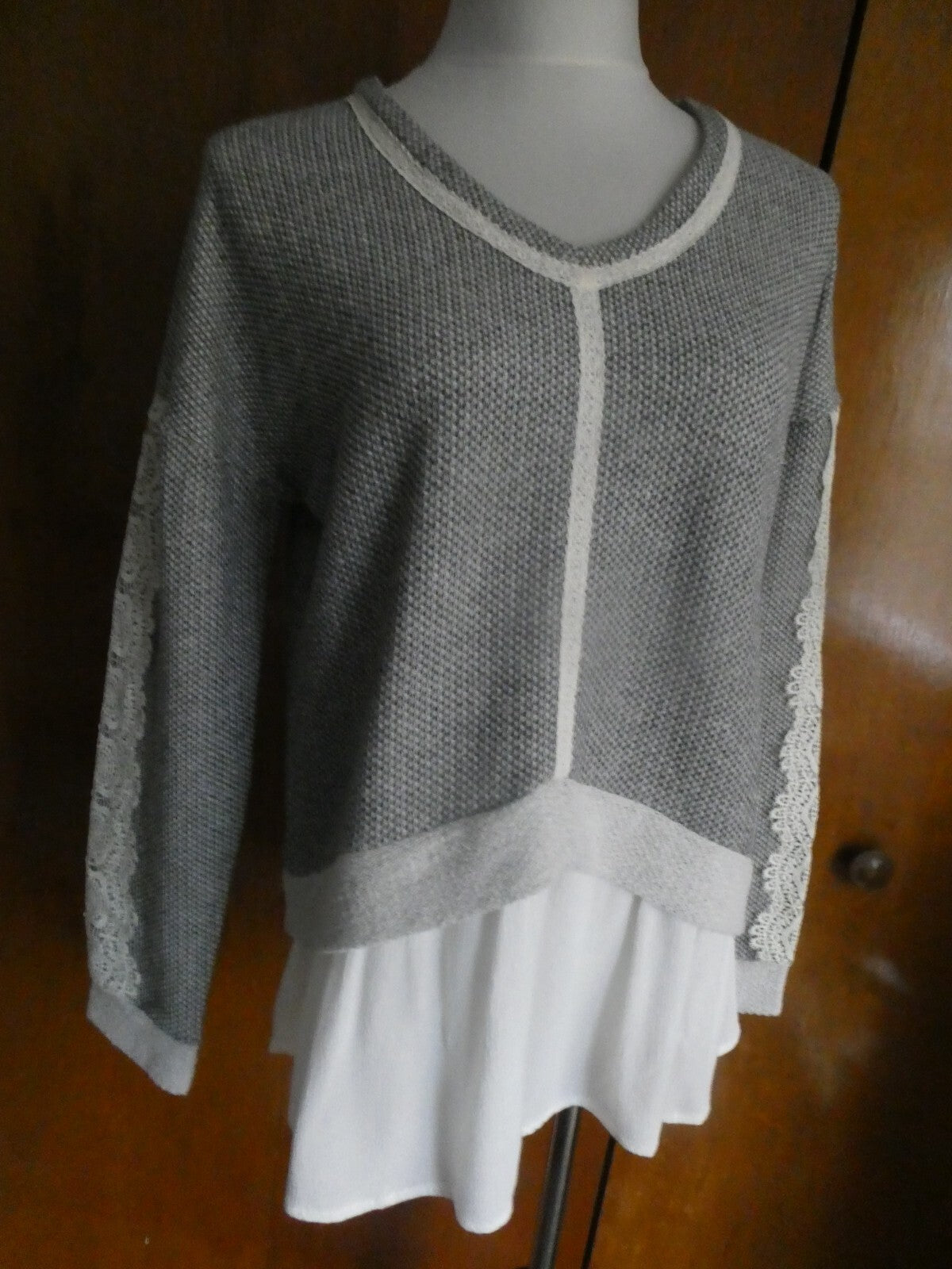 HANNAH Women's Soft V-neck Long Sleeves Sweater Gray Size Medium