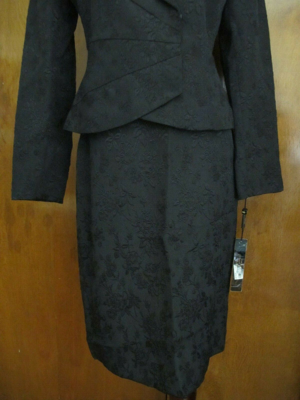 Tahari  Artur S. Levin LUXE Women’s Black Skirt Suit Size 4