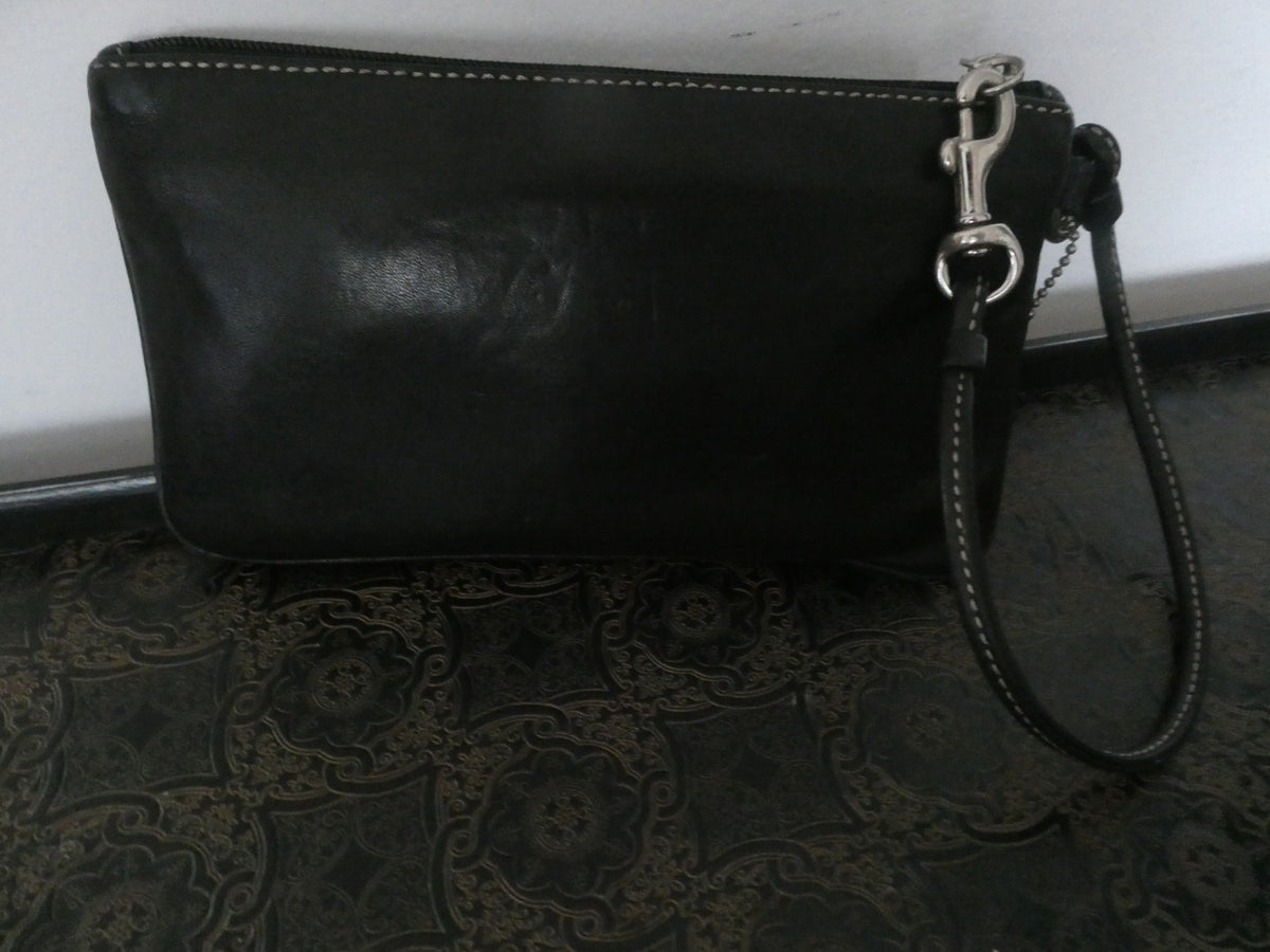Authentic Vintage Coach Women’s Leather Wristlet Black Small Wallet