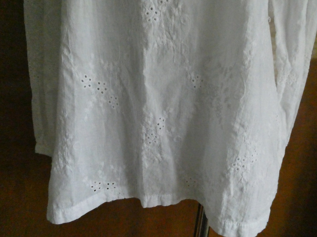 Coupe women's embroidered white long sleeves gorgeous top size Large