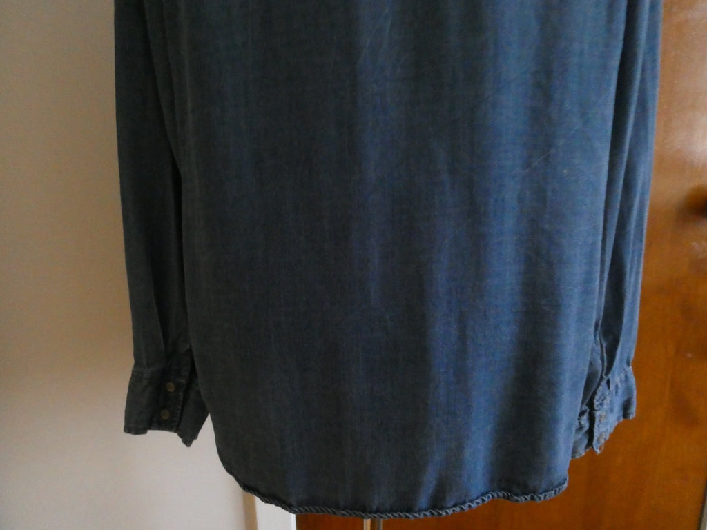 Merona Women’s Tencel Chambray Button Front Shirt Size Large Blue Long Sleeve