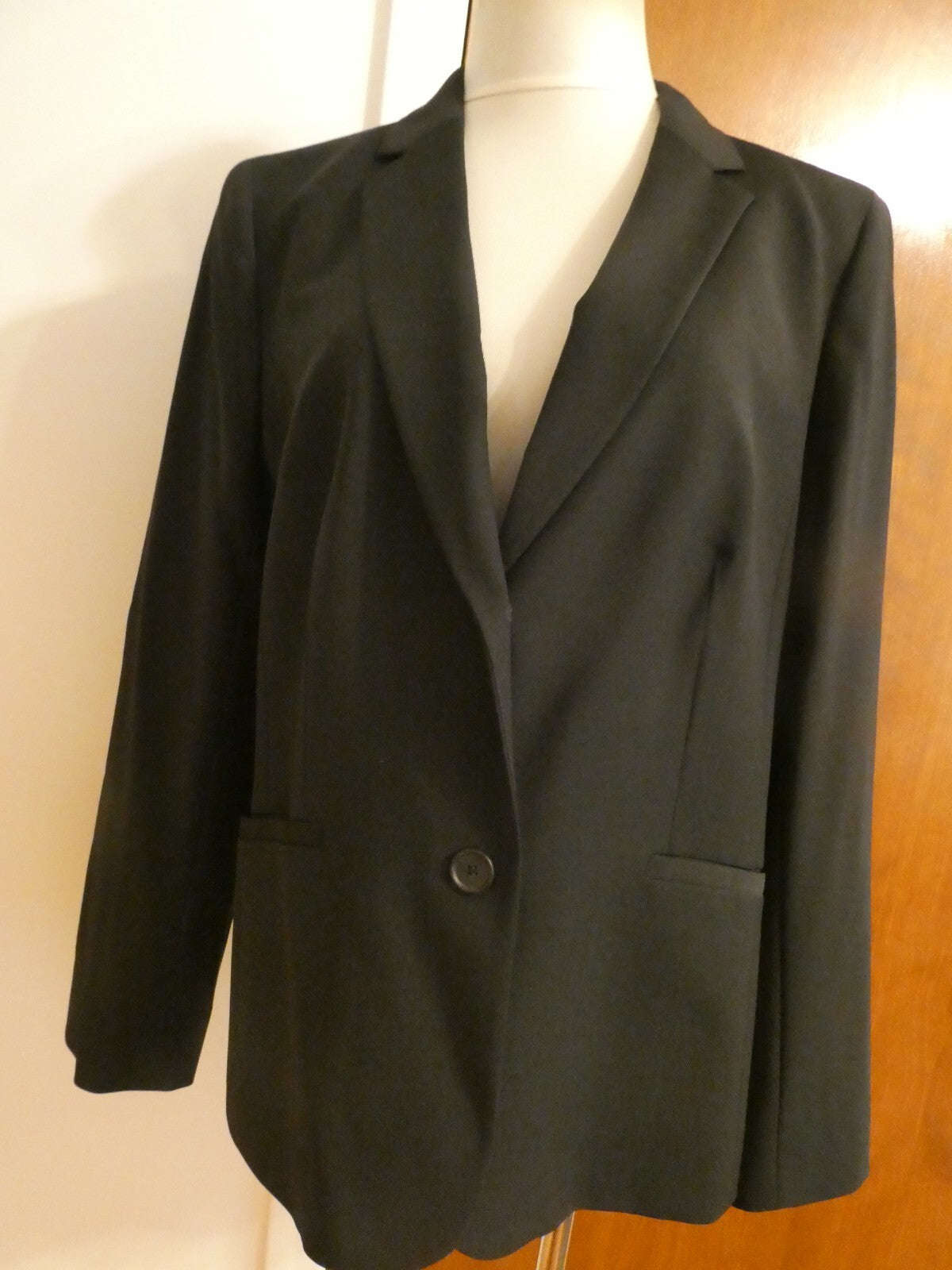 Talbots women’s black 2 buttons gorgeous blazer size 14