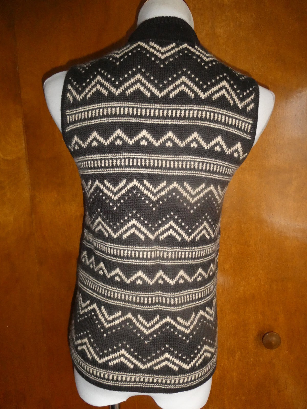 Liz Claiborne Women Brown Ivory Long Button Closured Cardigan And Sweater Small